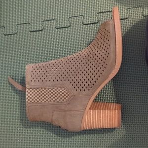 Toms Majorca Peep Toe bootie